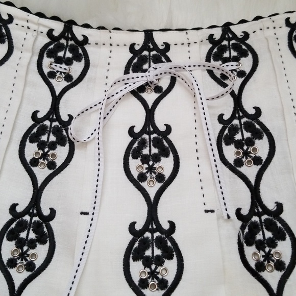 Pretty White and Black Pleated Skirt - Picture 2 of 6